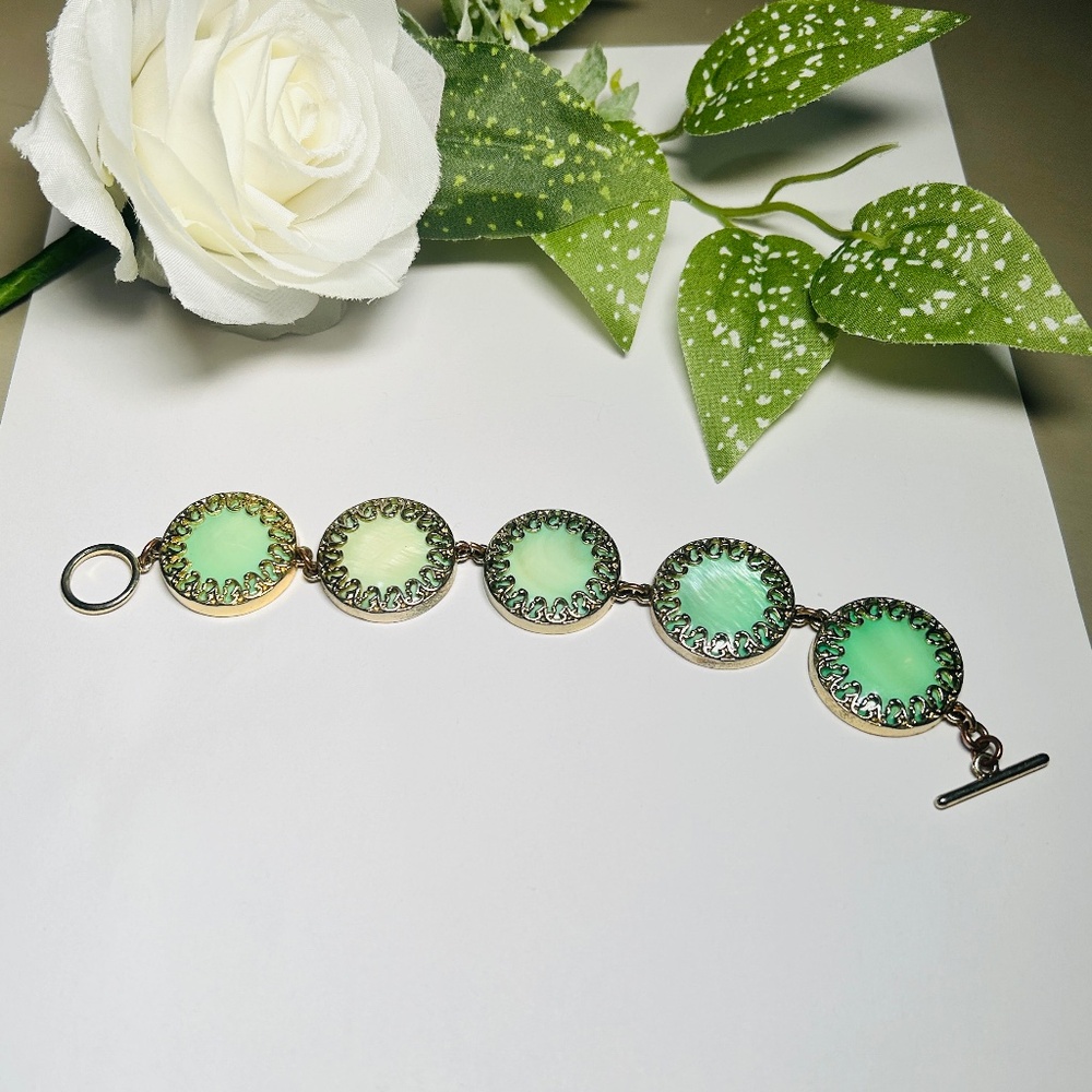 Vintage Abalone Sea Green Round Scrolled Gold Plated Toggle Bracelet - Picture 5 of 15